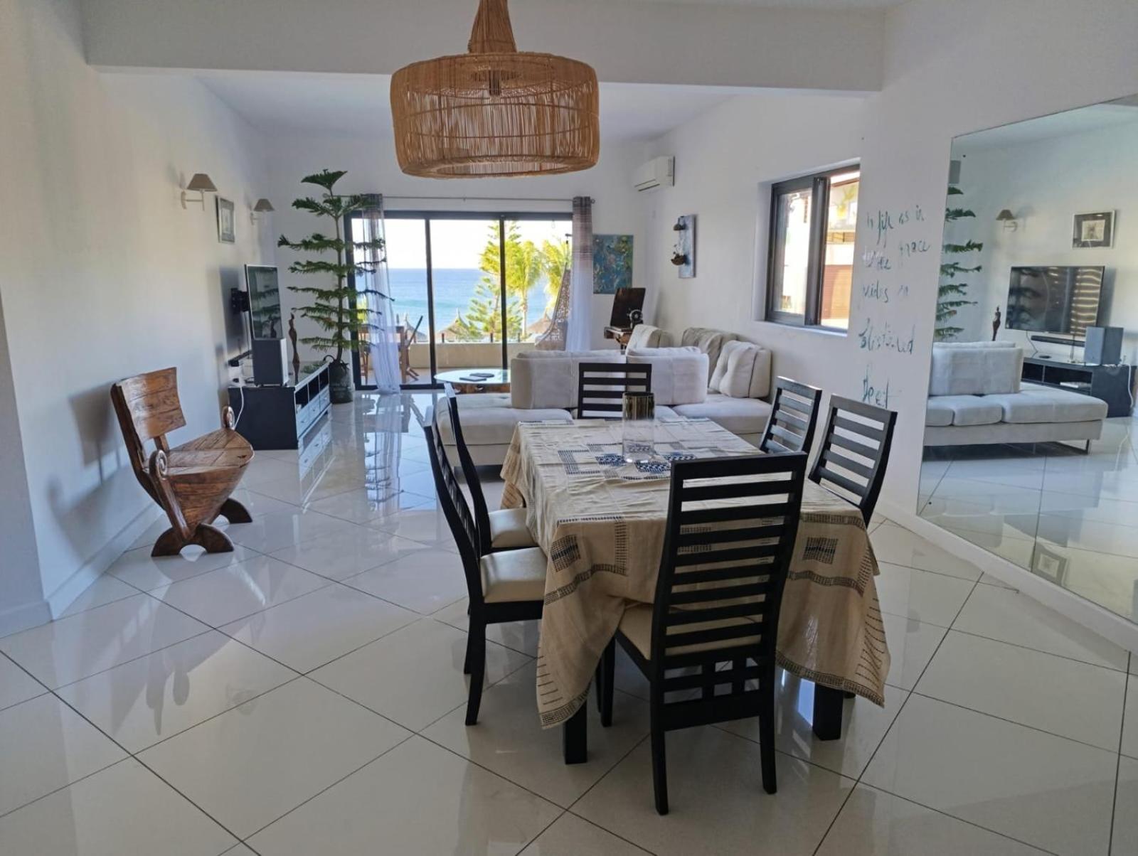 Magnificent Sea-View Apartment Flic-en-Flacq 외부 사진